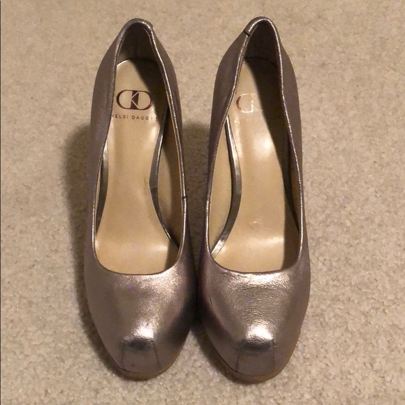Metallic pumps - Picture 2 of 4